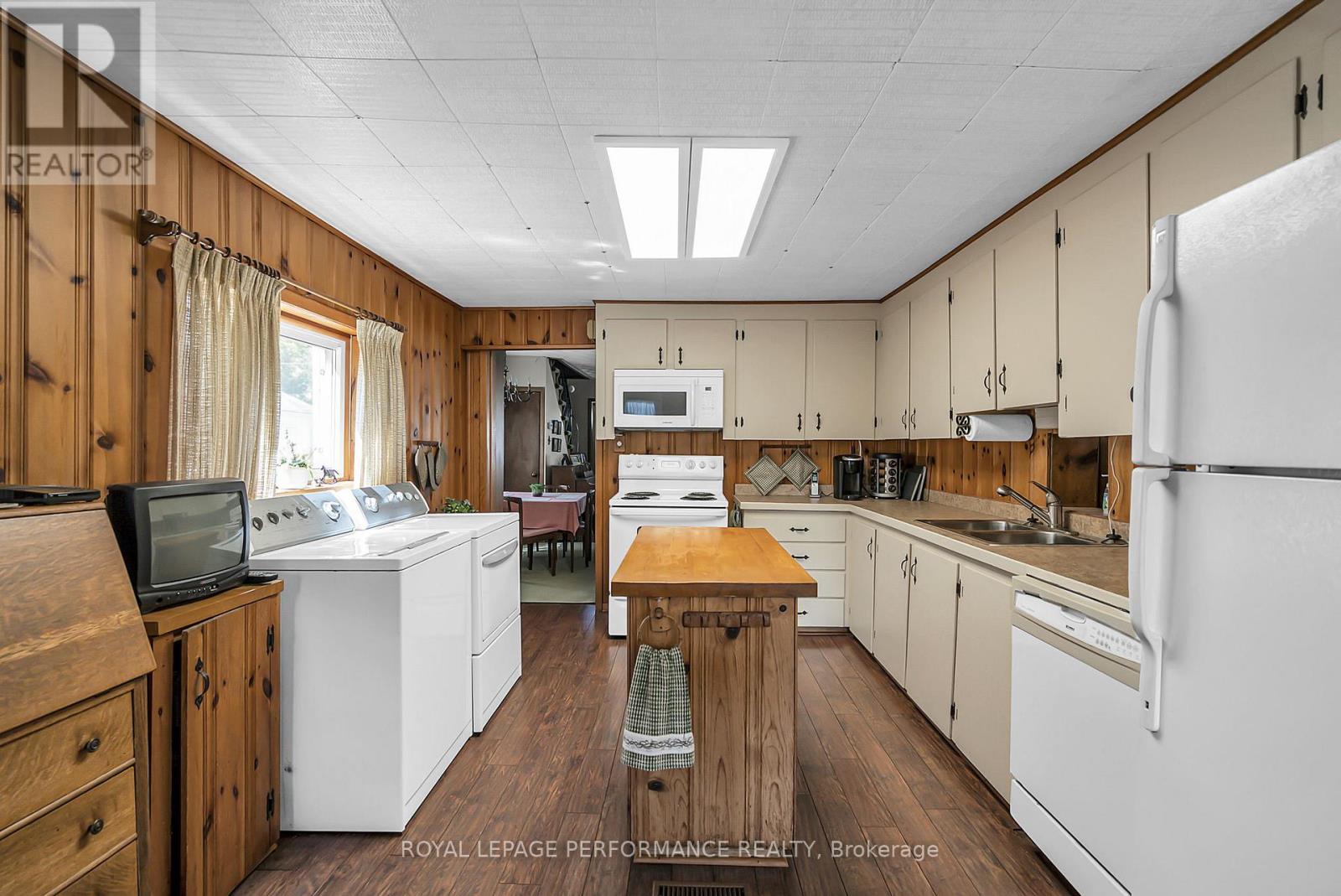 20 Fifth Street W Property Photo 18