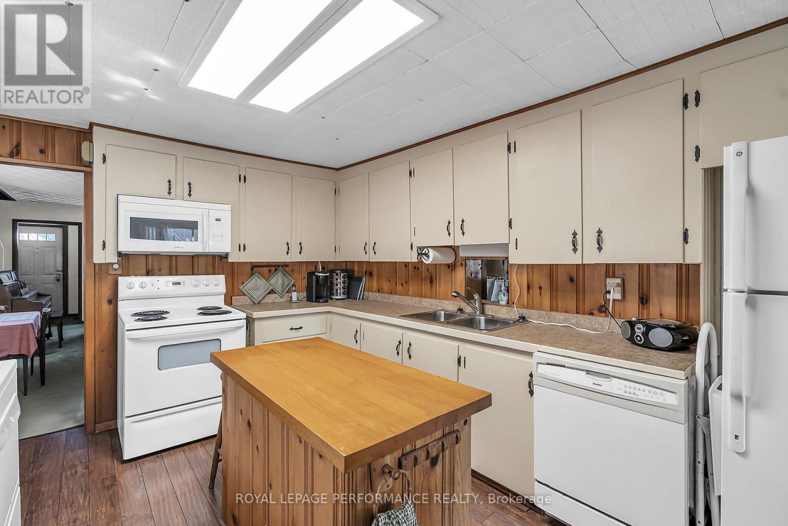 20 Fifth Street W Property Photo 19