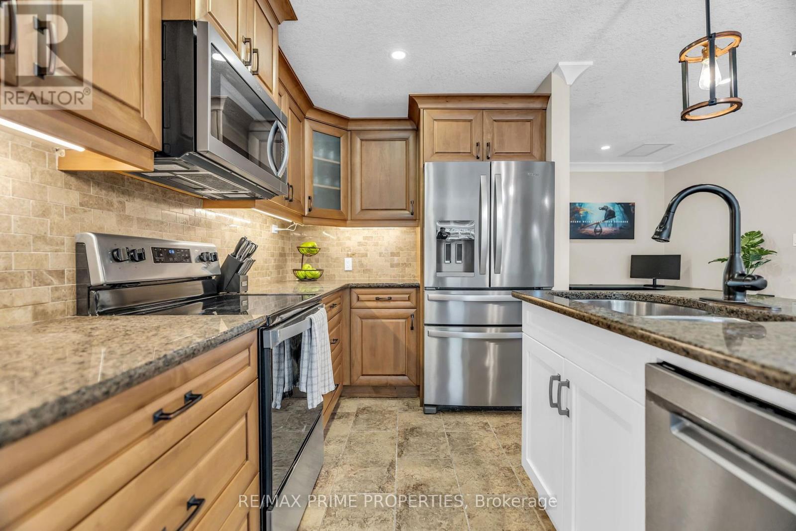 110 - 320 Sugarcreek Trail S Property Photo 6