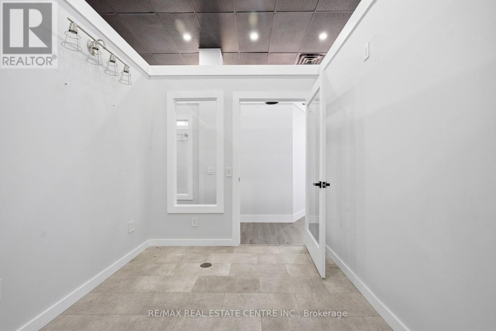 103 - 45 Wyndham Street N Property Photo 2