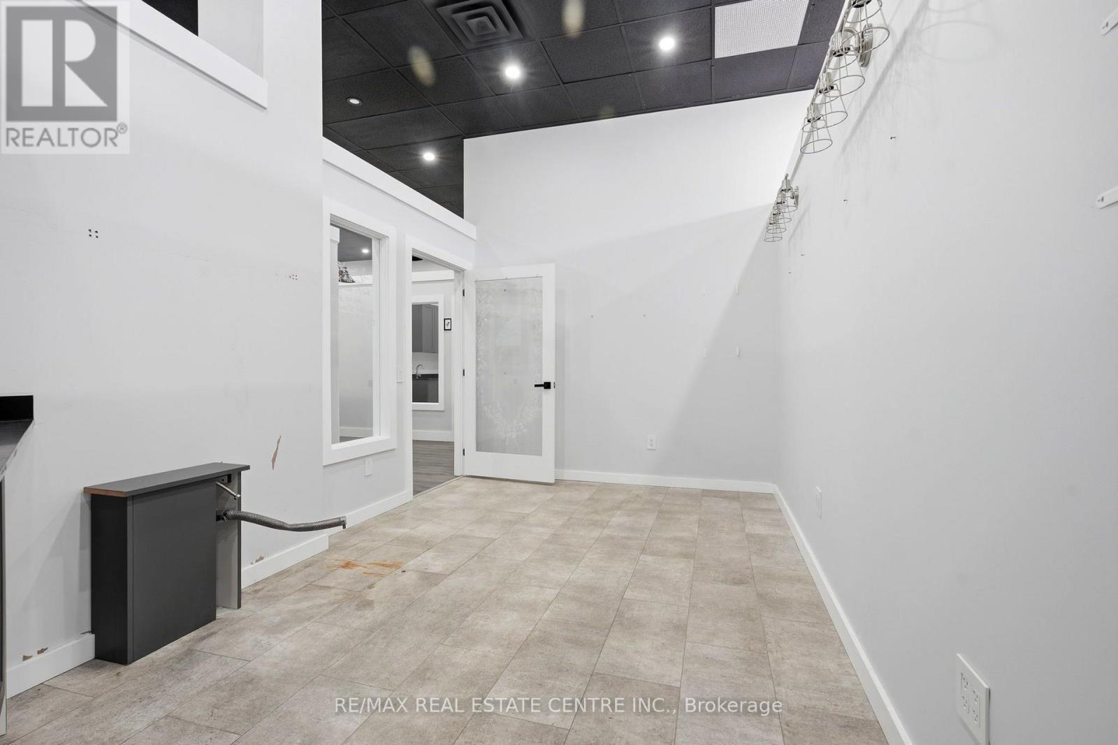 103 - 45 Wyndham Street N Property Photo 6