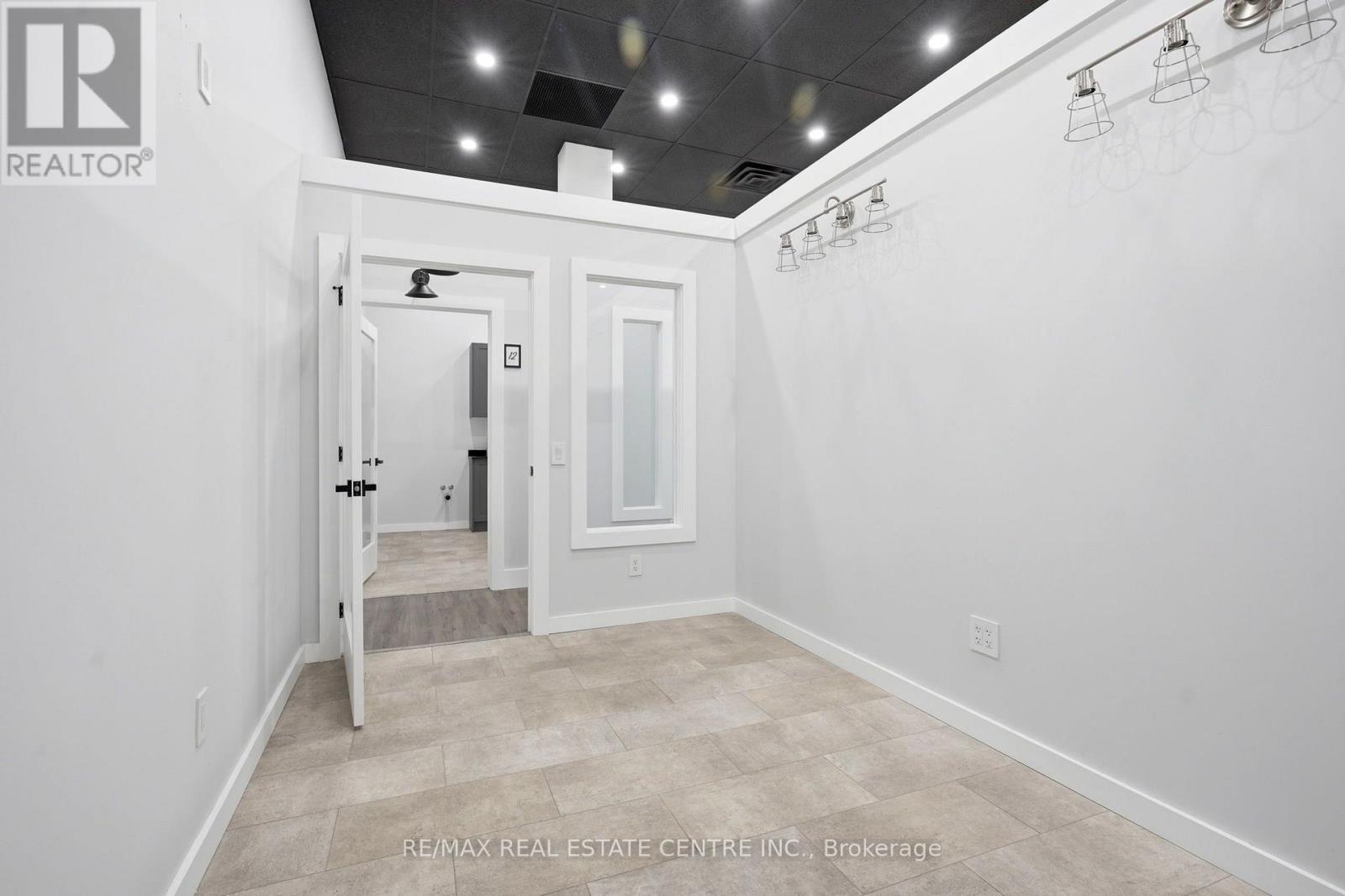 103 - 45 Wyndham Street N Property Photo 15