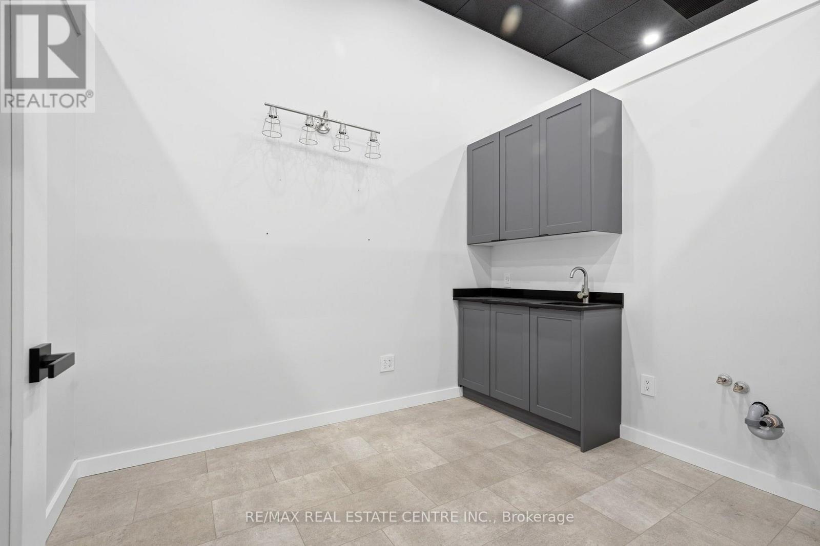 103 - 45 Wyndham Street N Property Photo 16