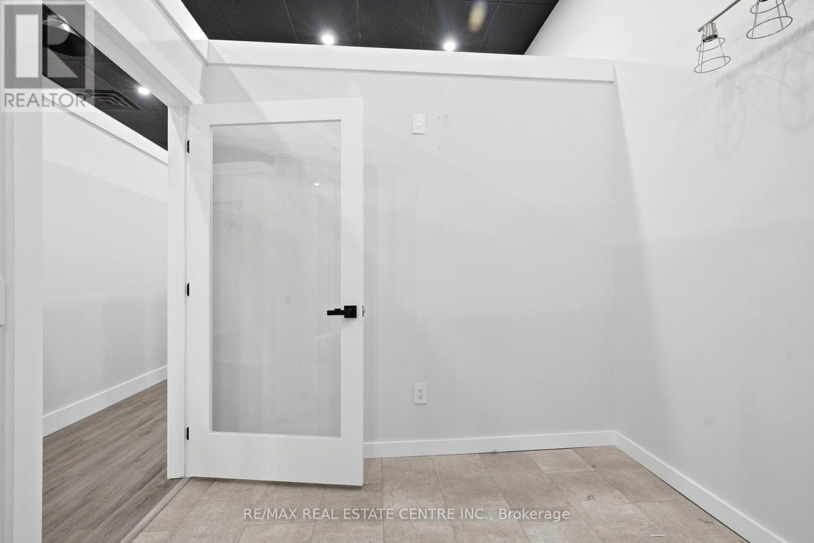 103 - 45 Wyndham Street N Property Photo 20