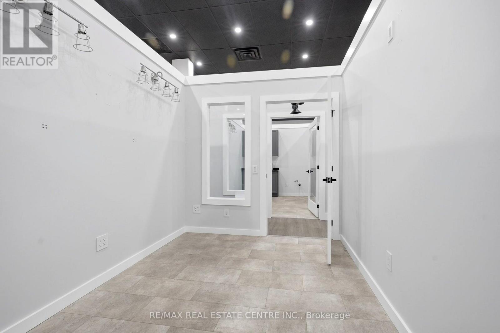 103 - 45 Wyndham Street N Property Photo 21