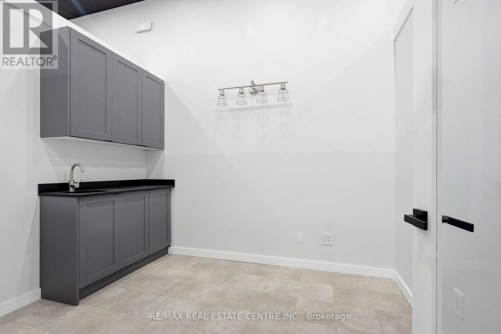 103 - 45 Wyndham Street N Property Photo 23