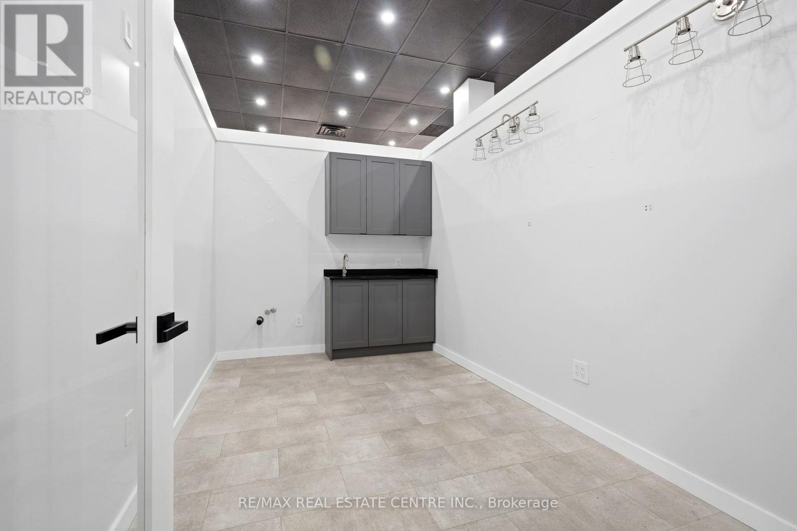 103 - 45 Wyndham Street N Property Photo 25