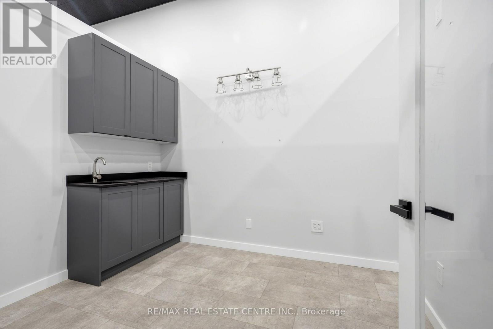 103 - 45 Wyndham Street N Property Photo 27