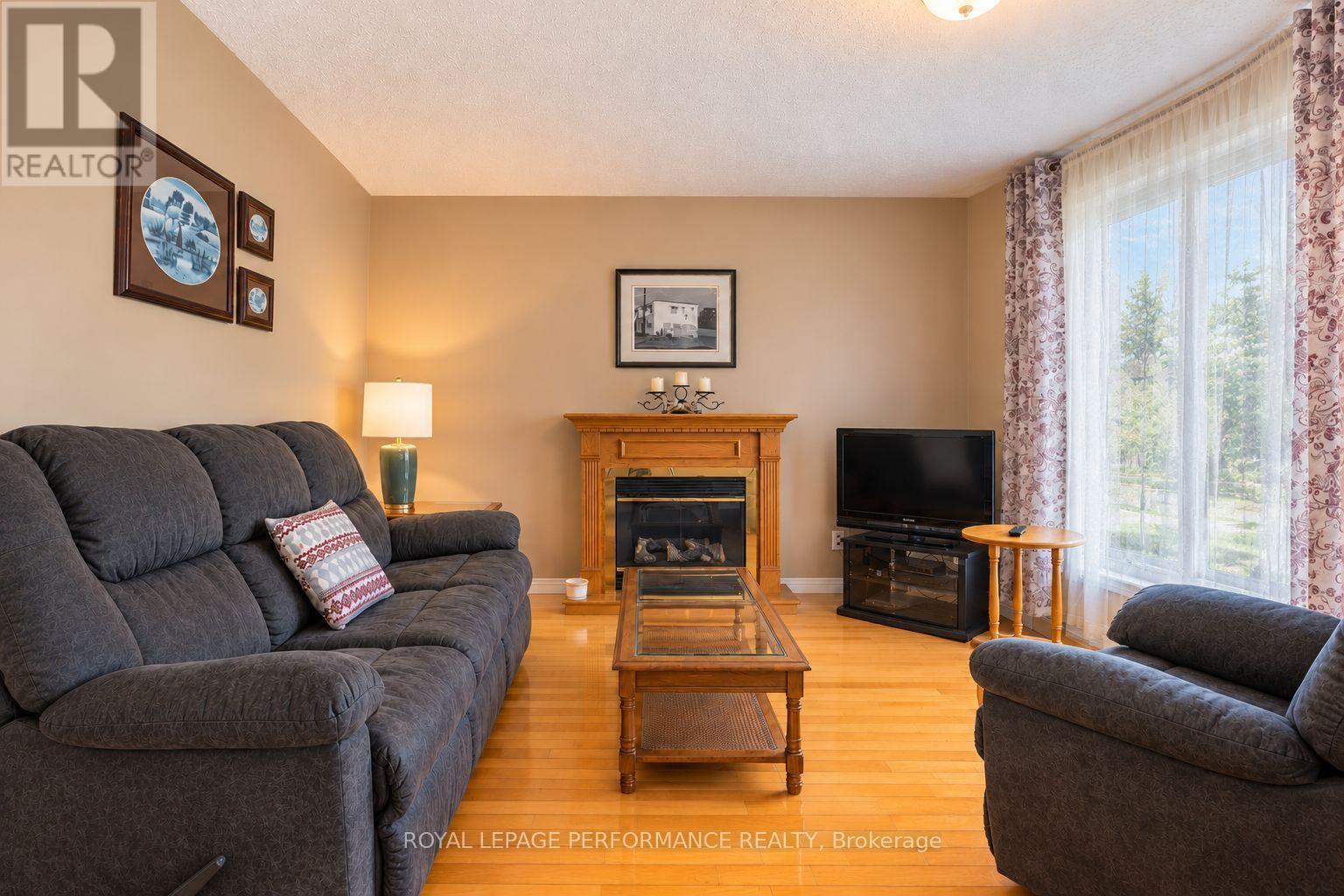 514 Catherine Street Property Photo 10
