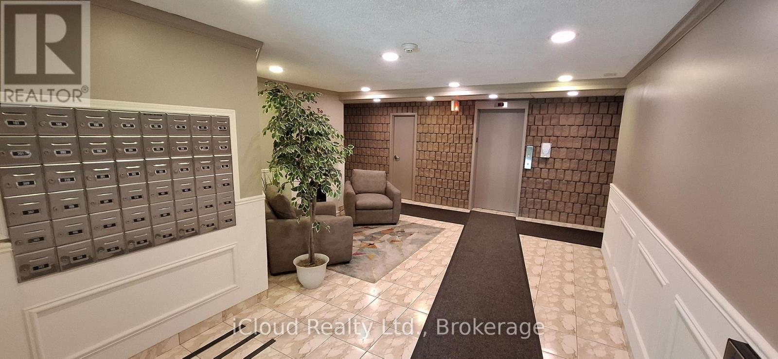309 - 850 6th Street E Property Photo 2