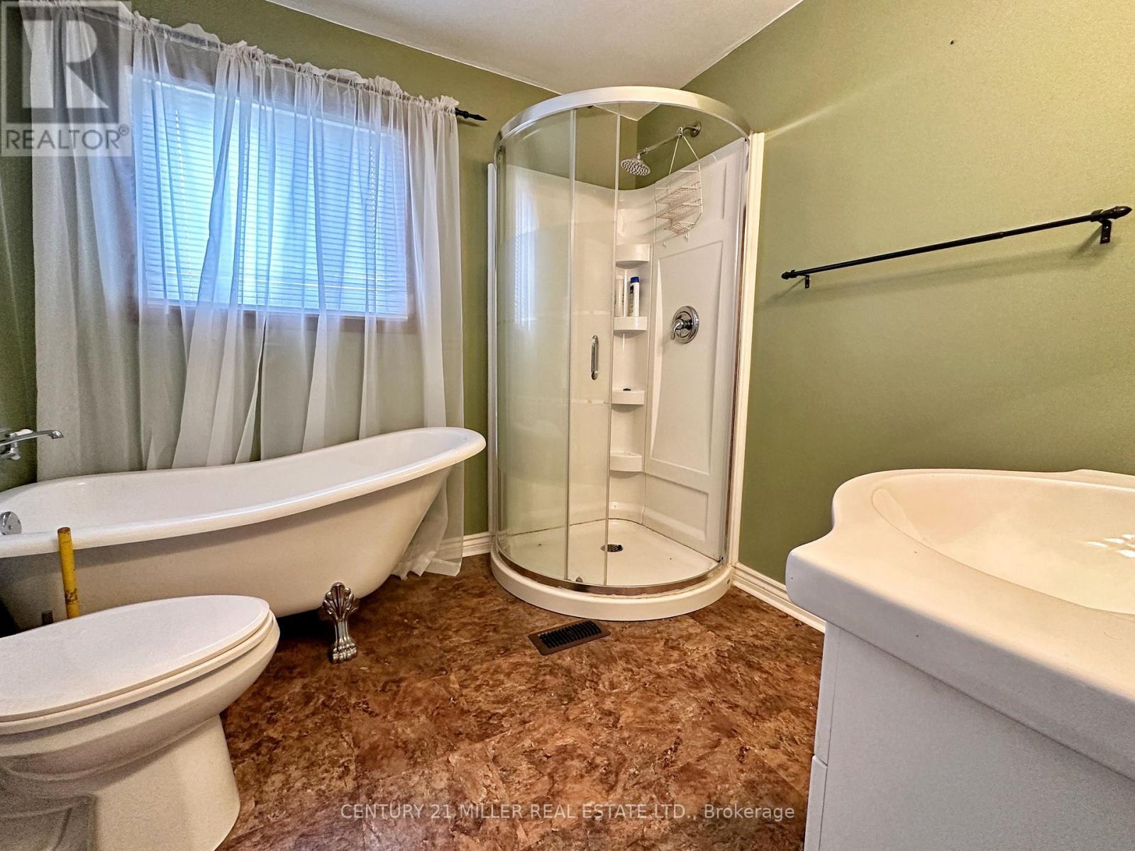 49 Ridge Road E Property Photo 14