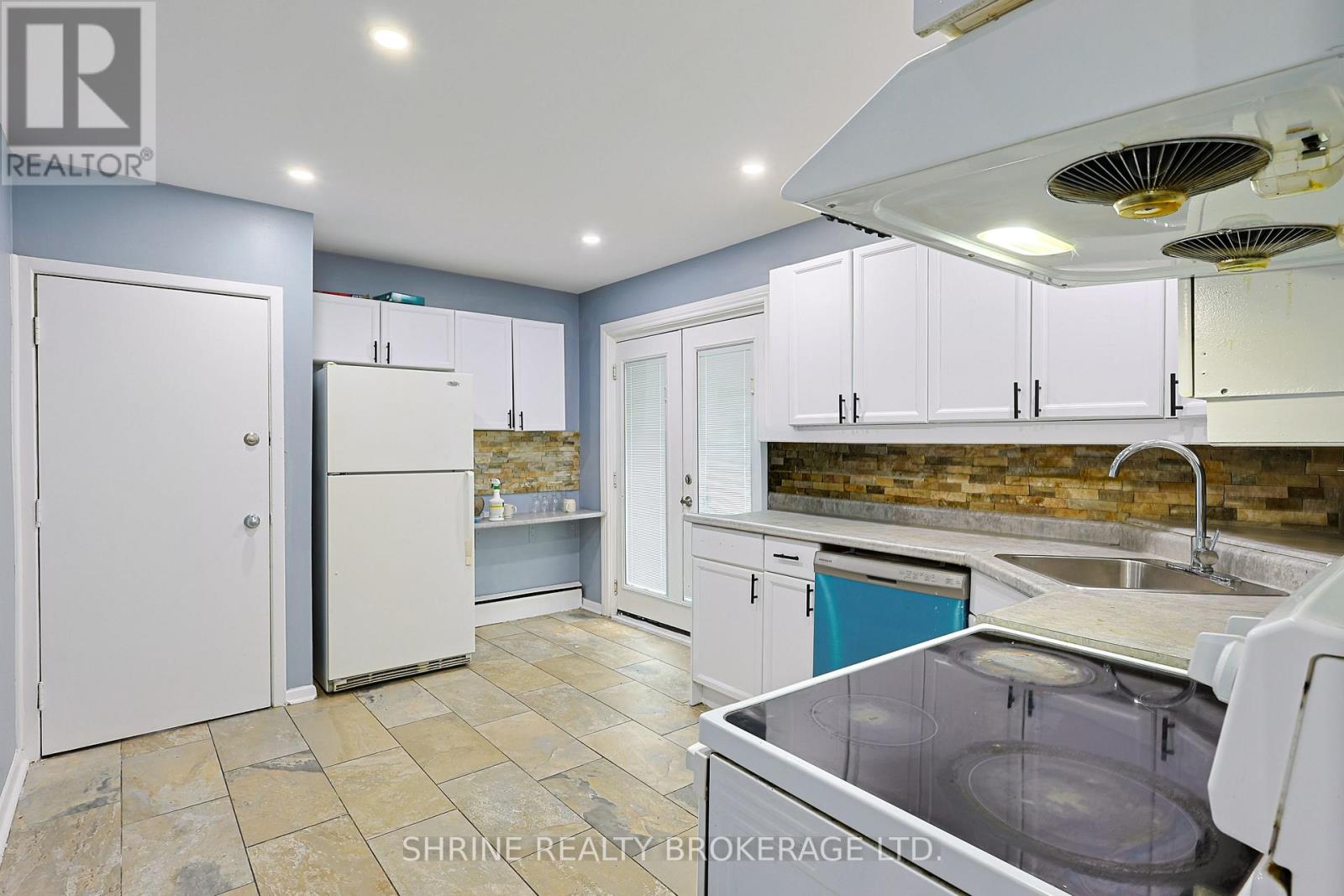 Upper Unit - 321 Salisbury Street Property Photo 3