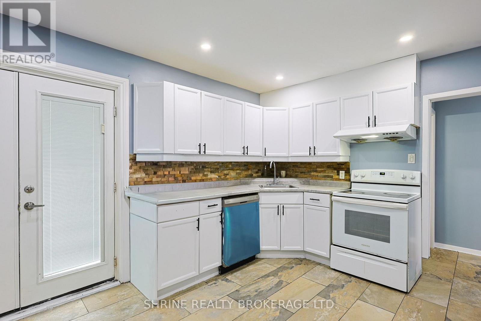 Upper Unit - 321 Salisbury Street Property Photo 4