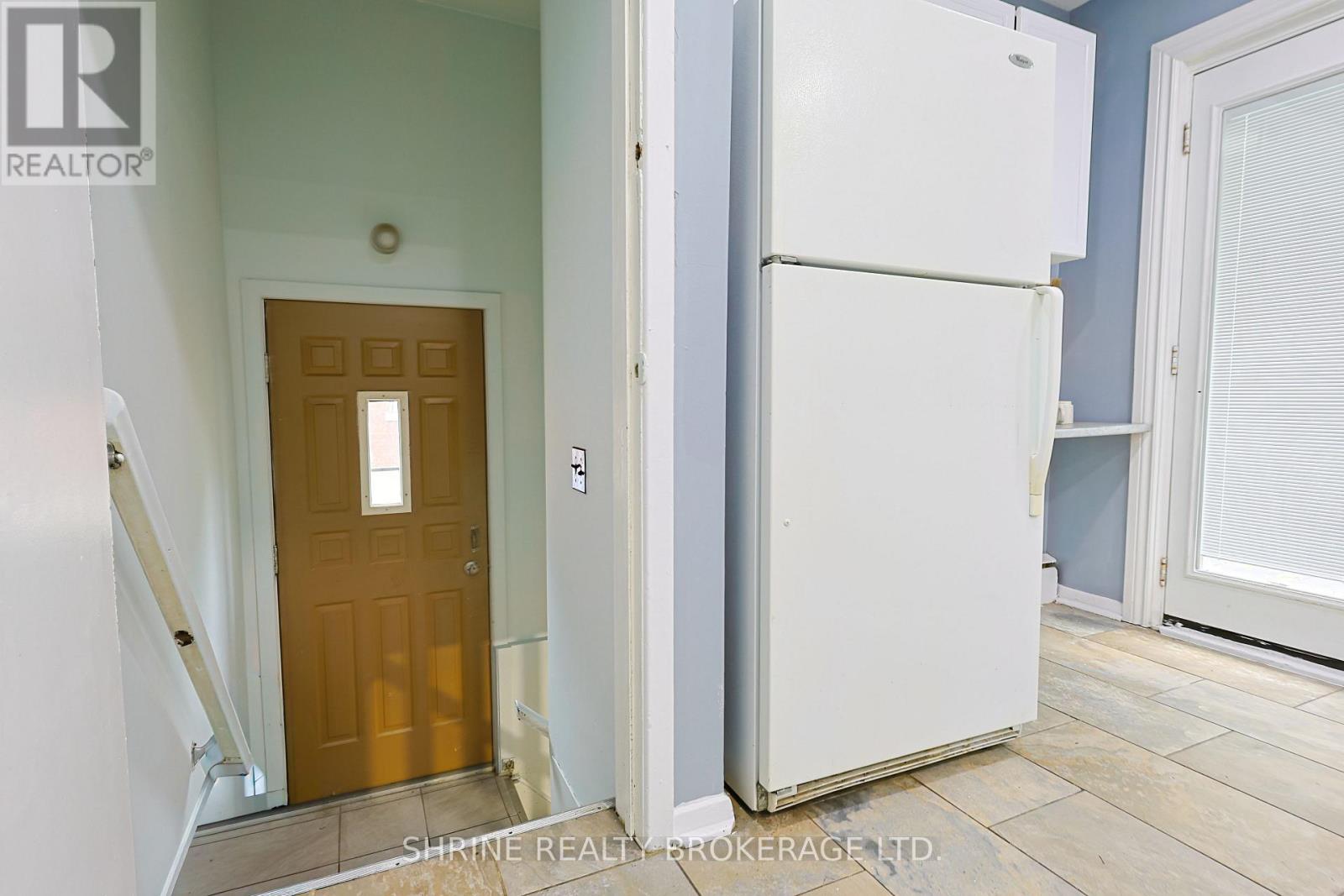 Upper Unit - 321 Salisbury Street Property Photo 10
