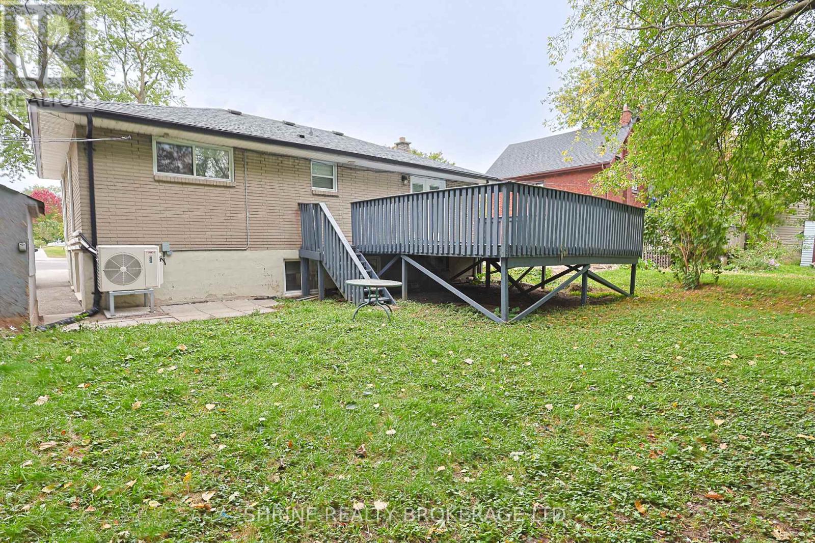 Upper Unit - 321 Salisbury Street Property Photo 23