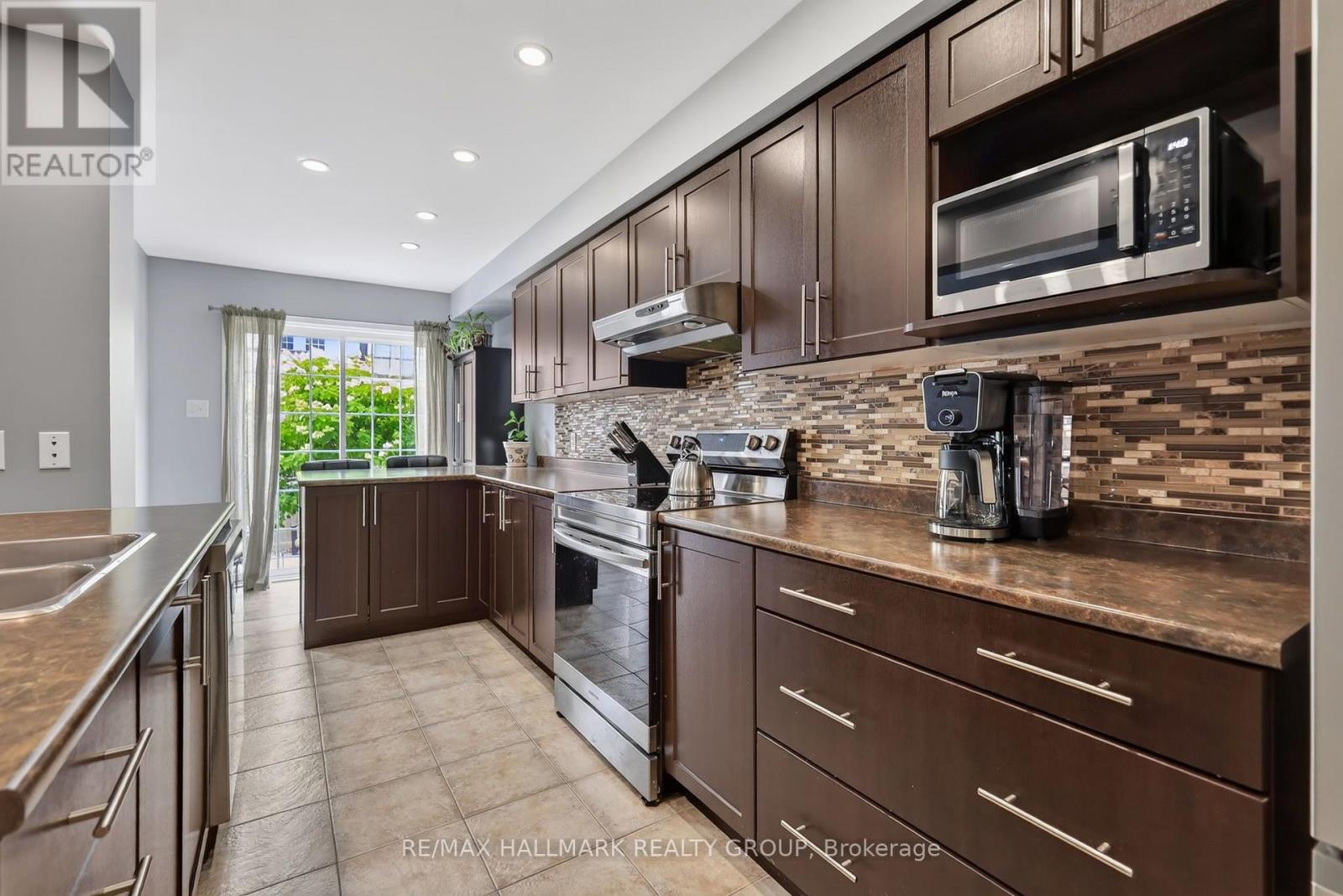 316 Aldworth Private Property Photo 8
