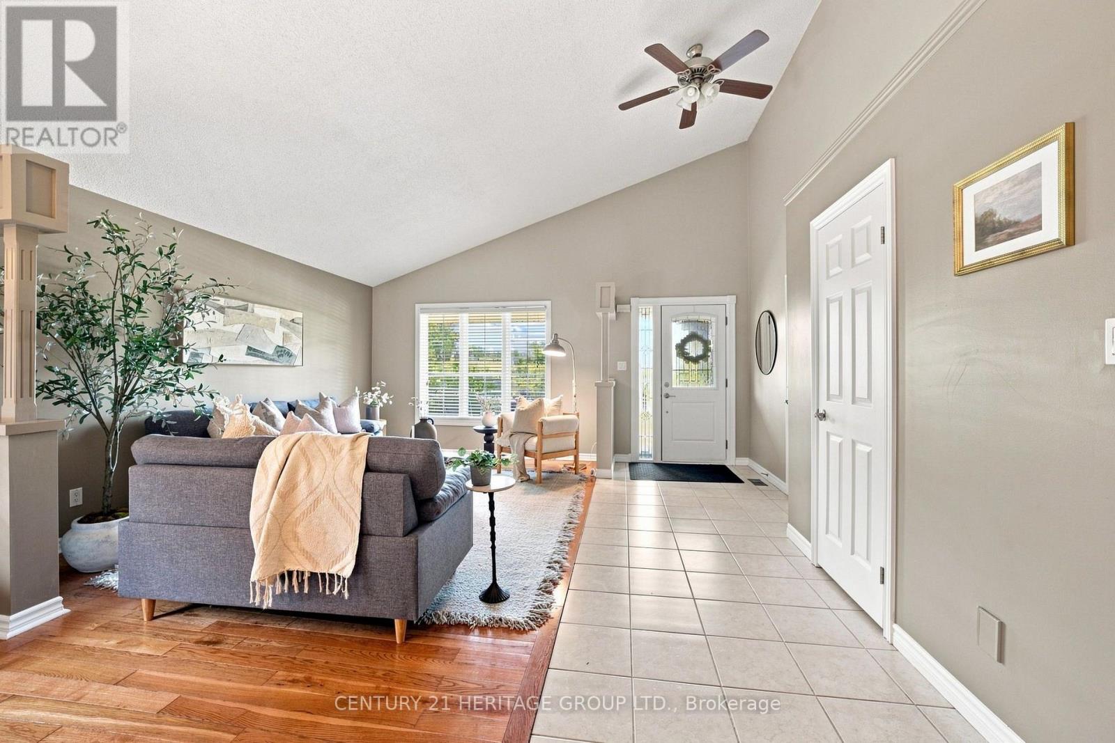 546 Jerseyville Road W Property Photo 9