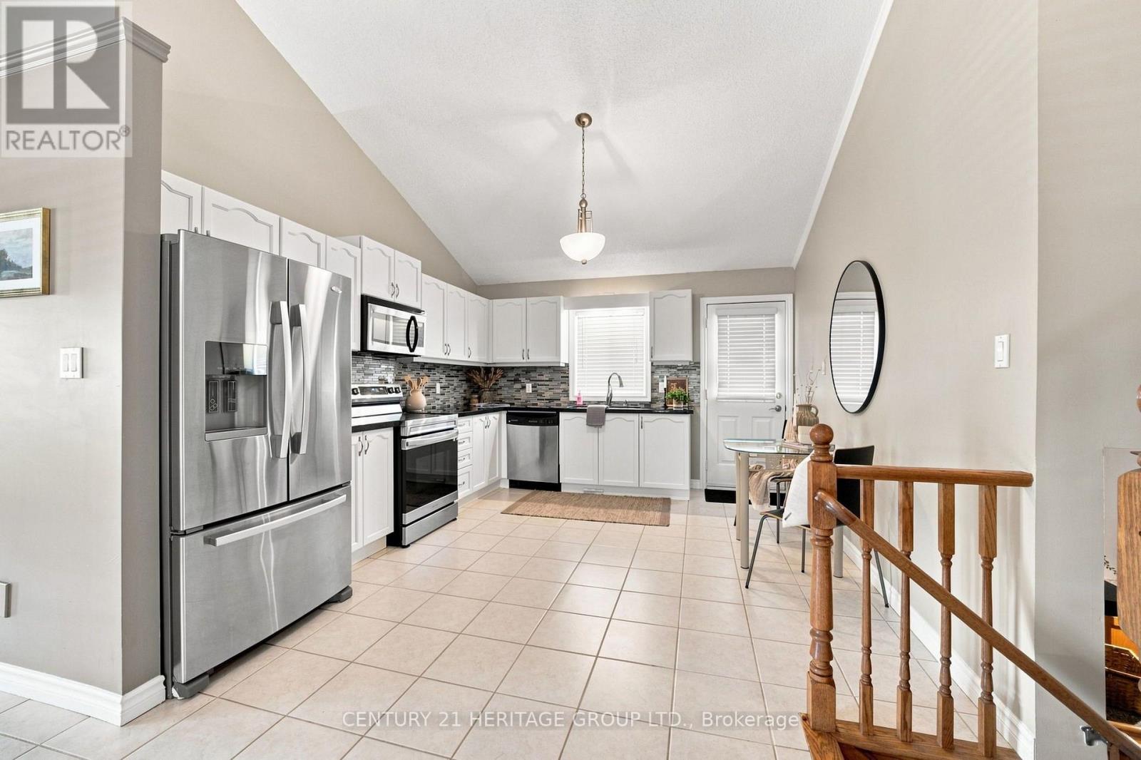 546 Jerseyville Road W Property Photo 14