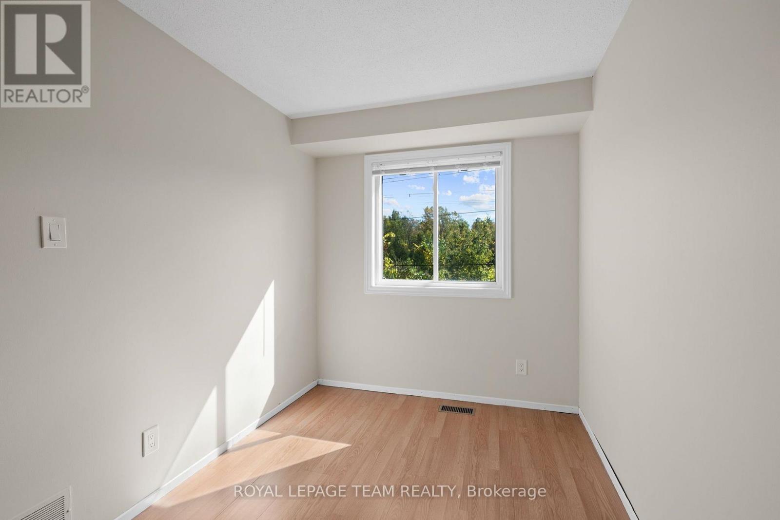 26 Paddington Private Property Photo 34