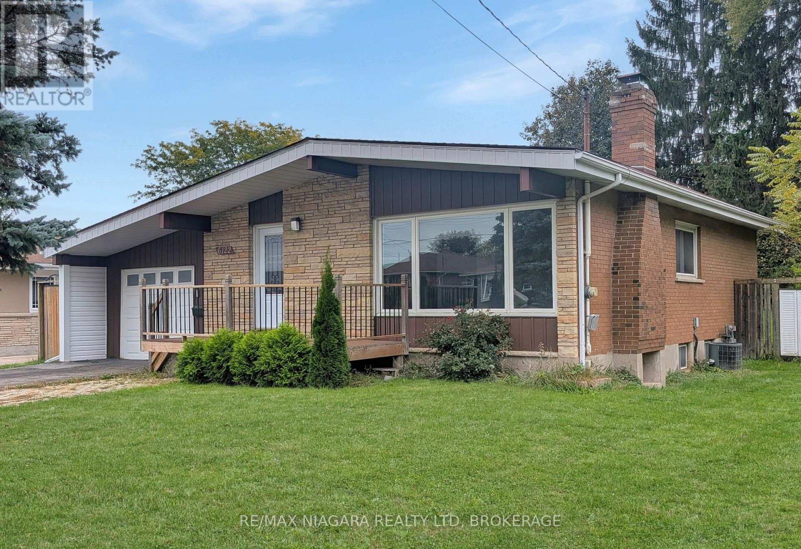 6122 Mayfair Drive Property Photo 1