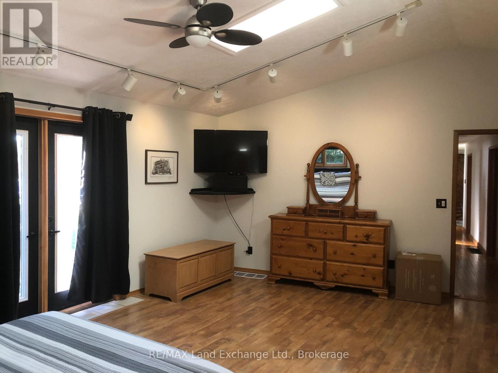 1073 8 Concession Property Photo 10