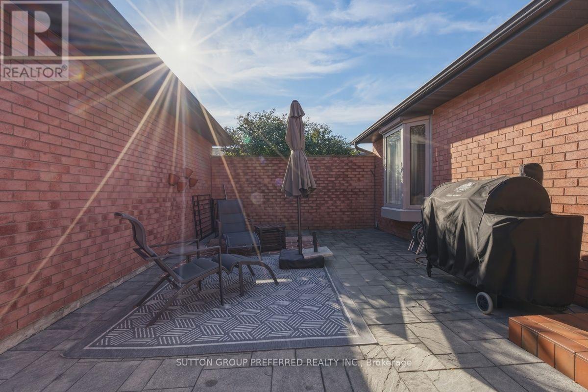 31 - 55 Fiddlers Green Road Property Photo 4