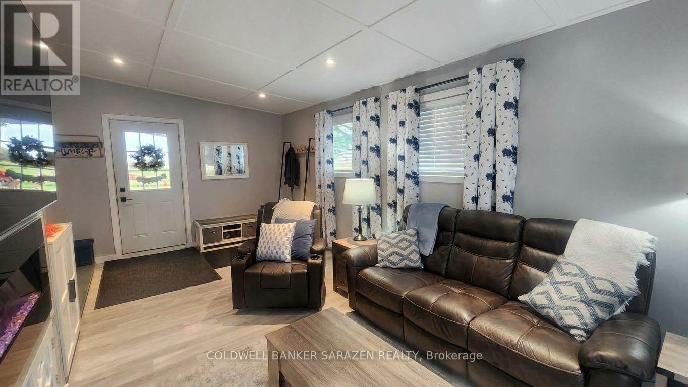 74 Richards Lane Property Photo 3