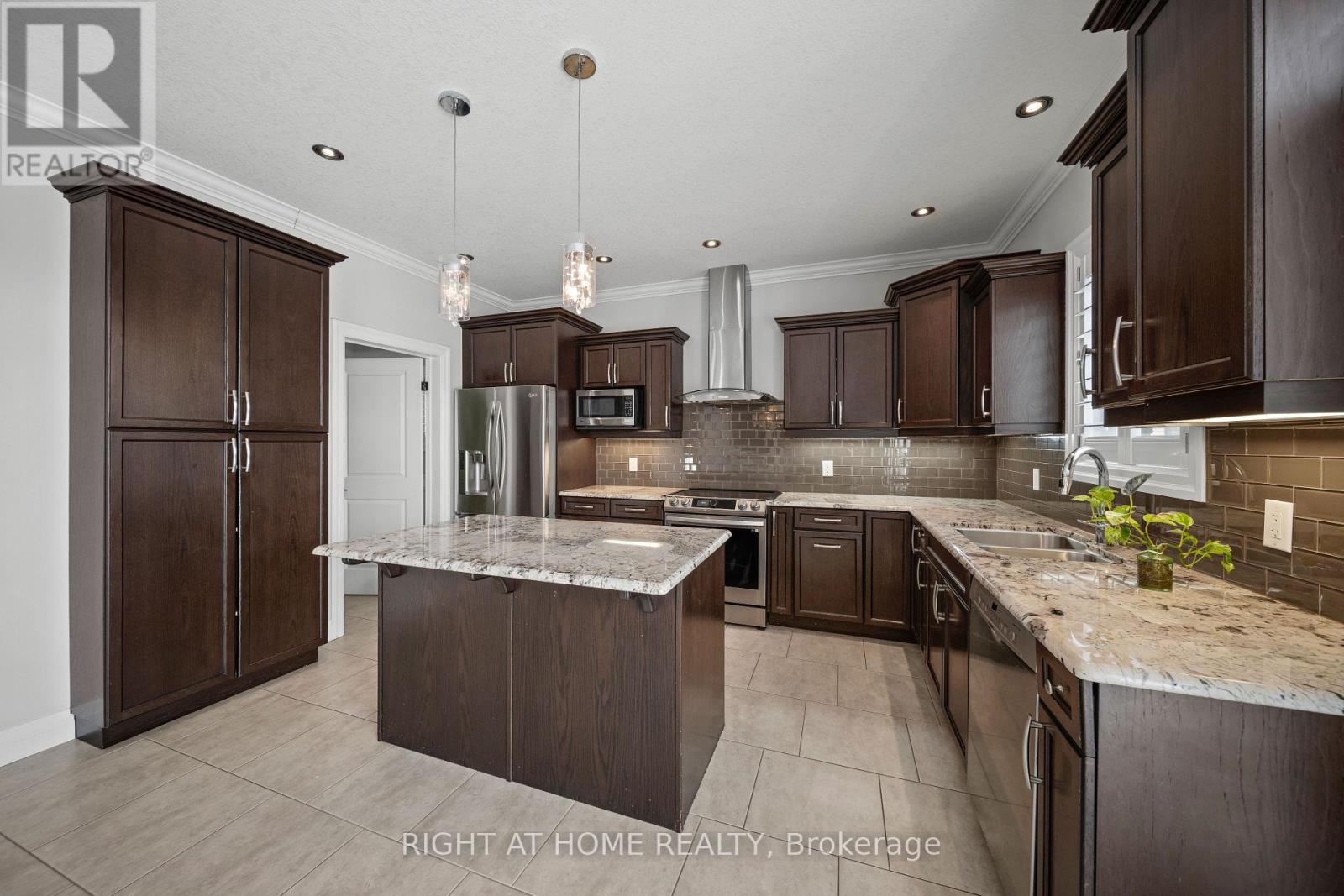 6540 Upper Canada Cross Property Photo 8