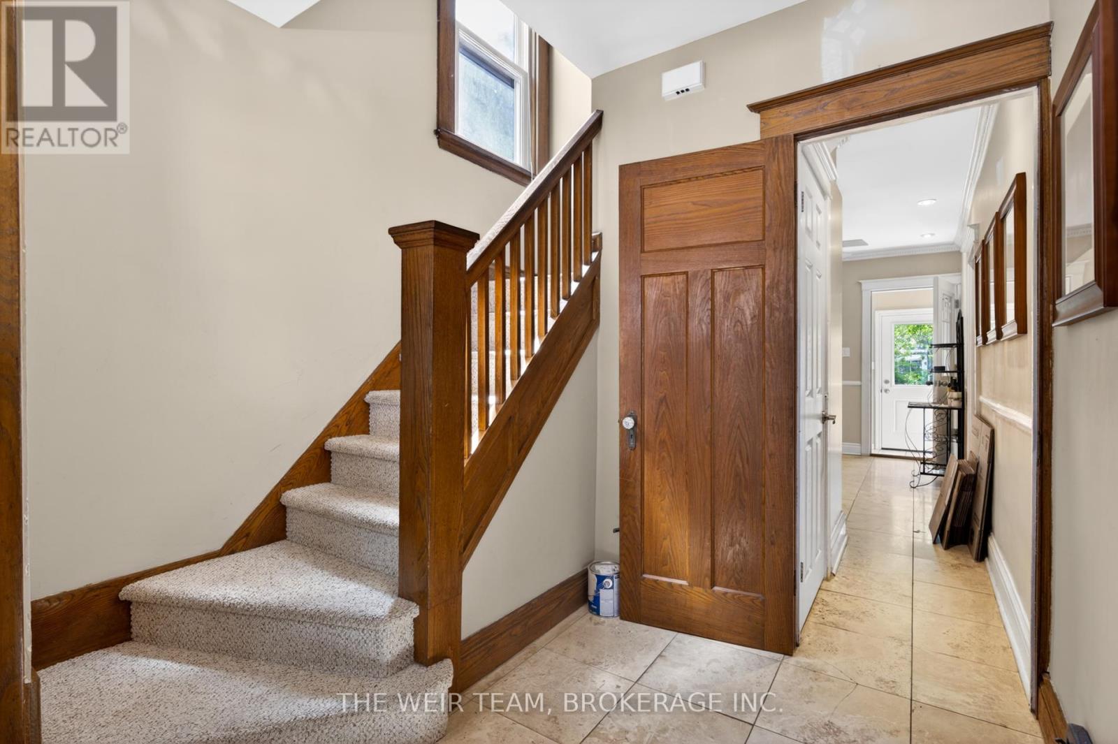 226 Ottawa Street S Property Photo 4