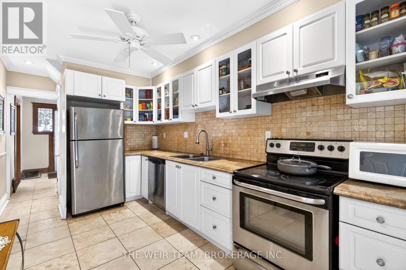 226 Ottawa Street S Property Photo 8
