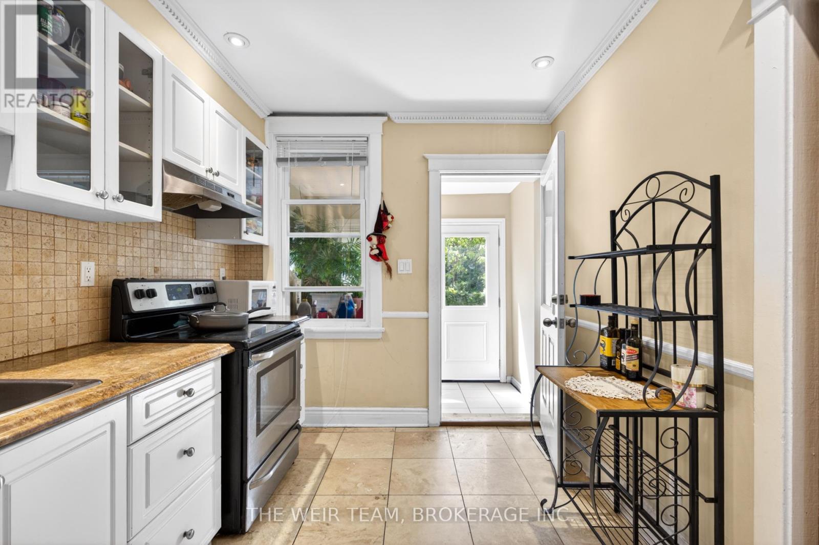226 Ottawa Street S Property Photo 18