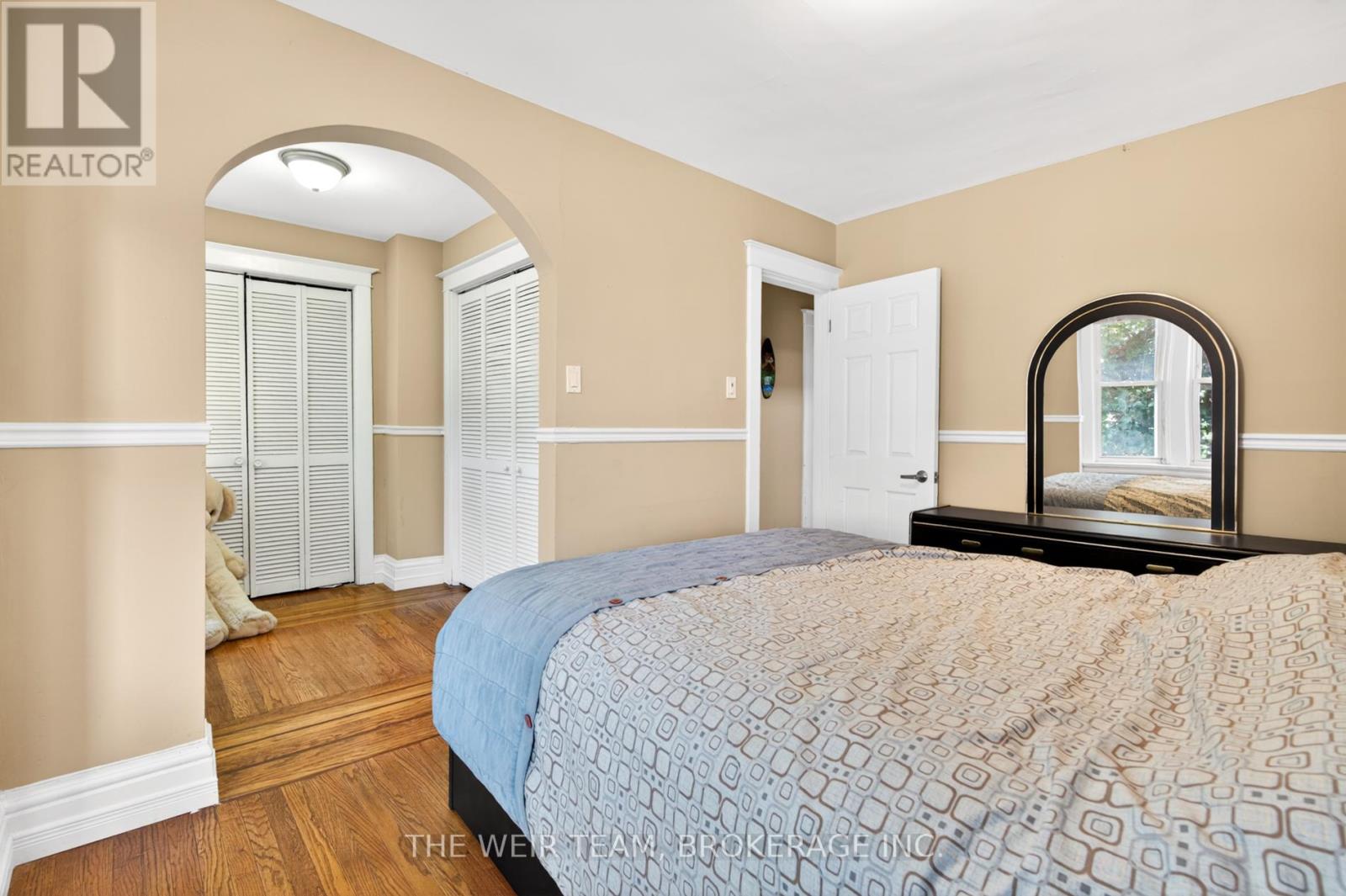 226 Ottawa Street S Property Photo 23