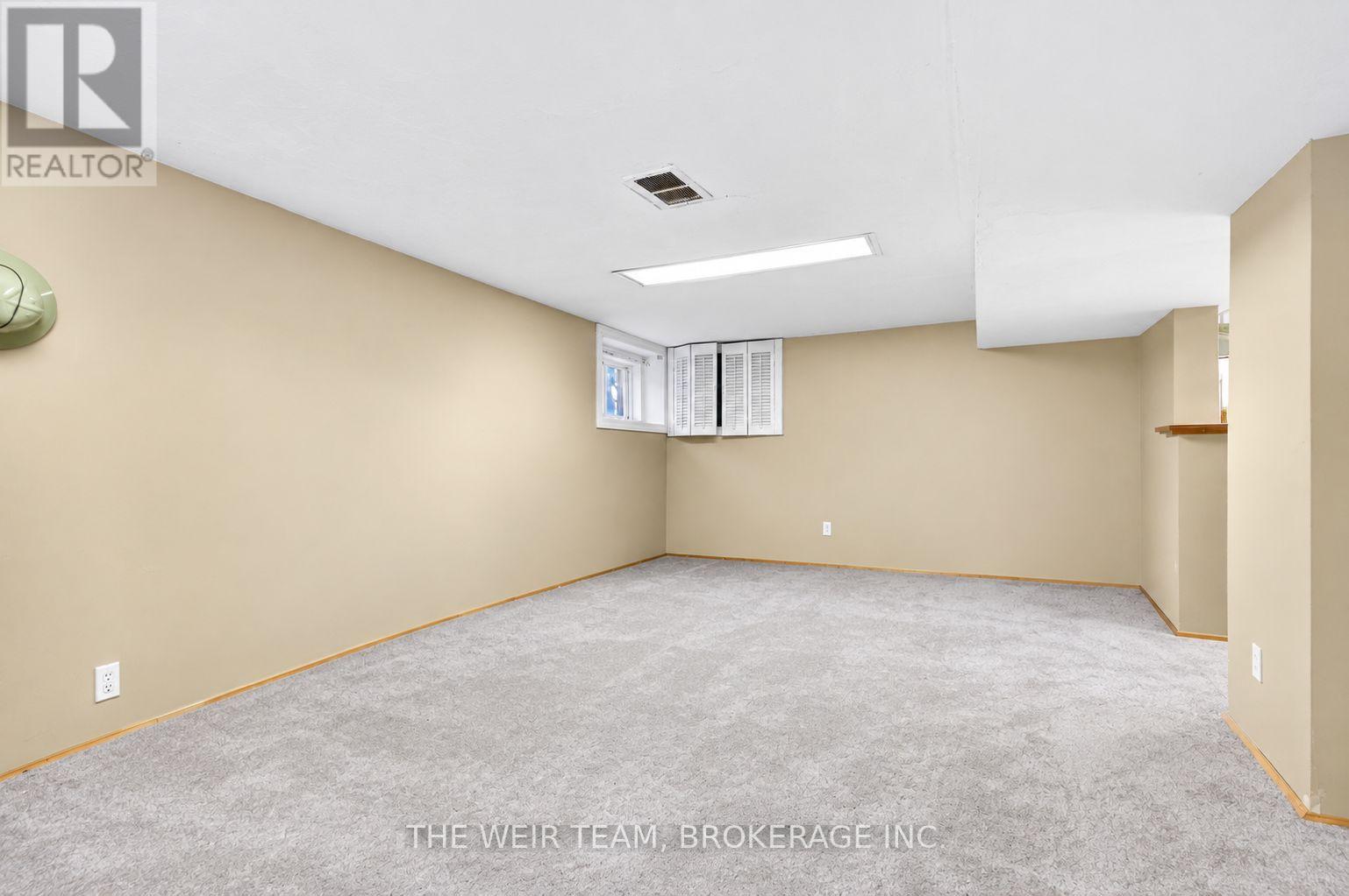 226 Ottawa Street S Property Photo 27
