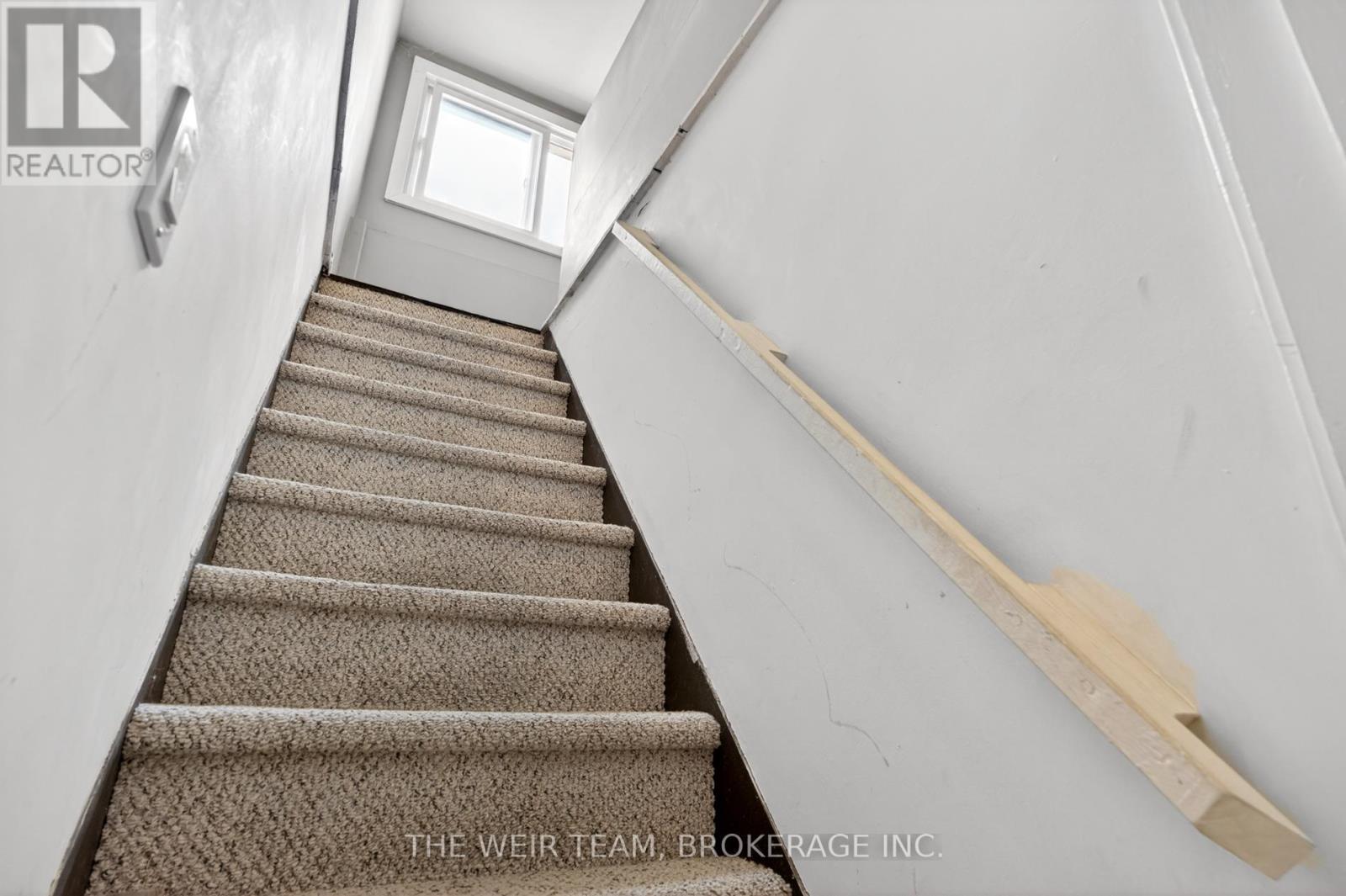 226 Ottawa Street S Property Photo 28