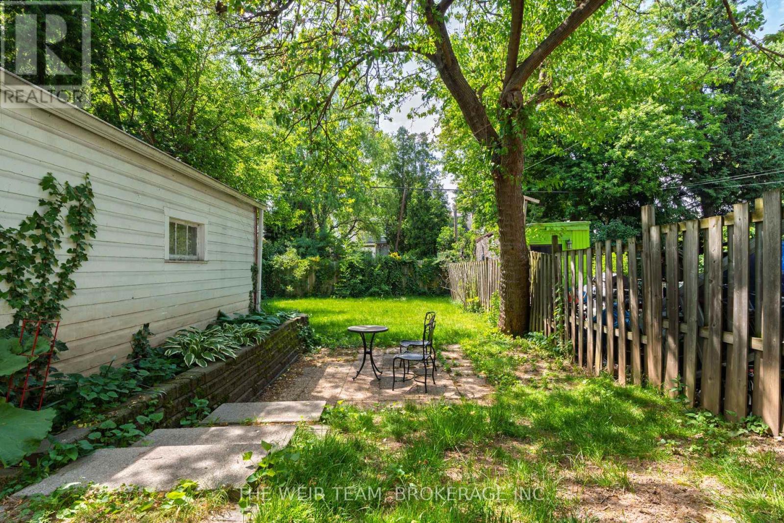 226 Ottawa Street S Property Photo 33