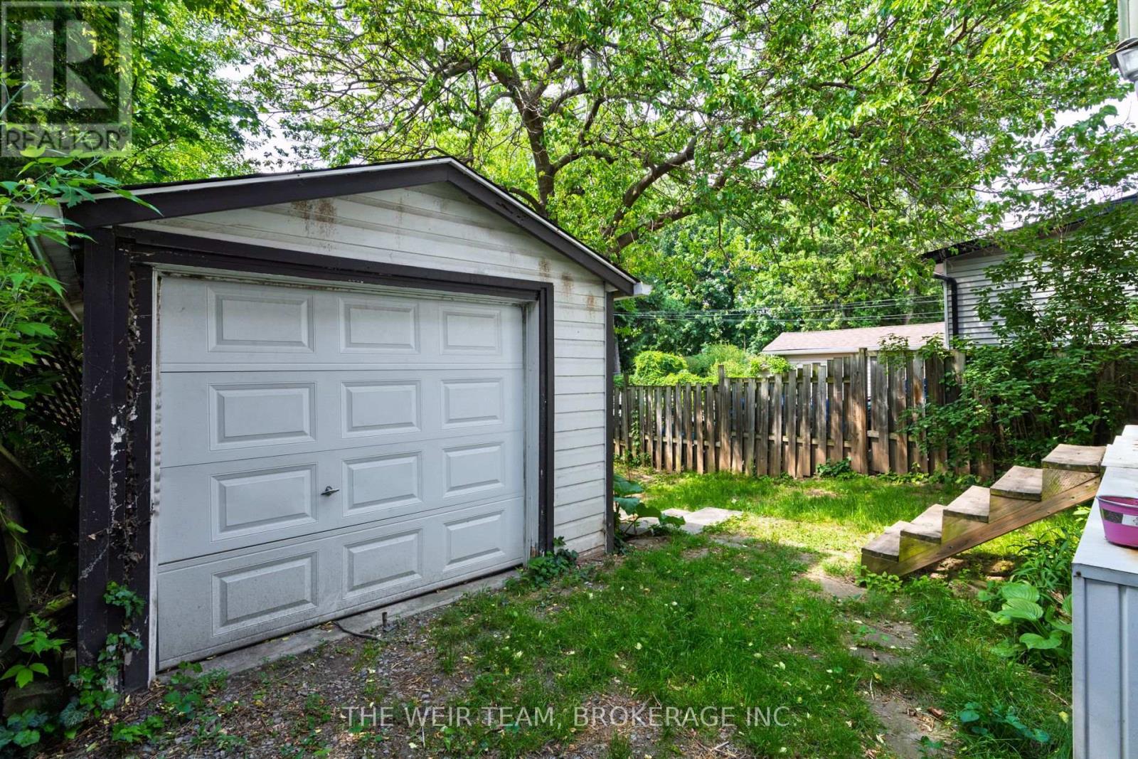226 Ottawa Street S Property Photo 36