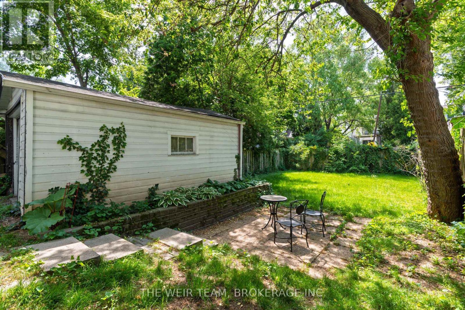 226 Ottawa Street S Property Photo 38