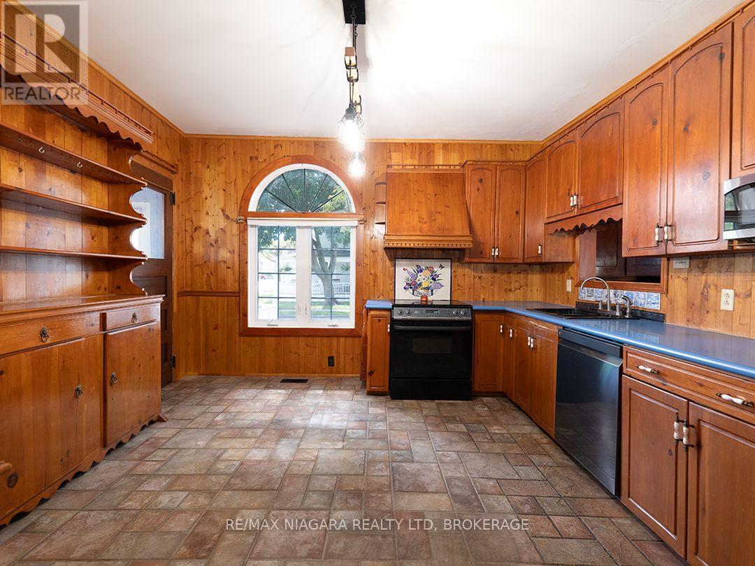 632 King Street Property Photo 9