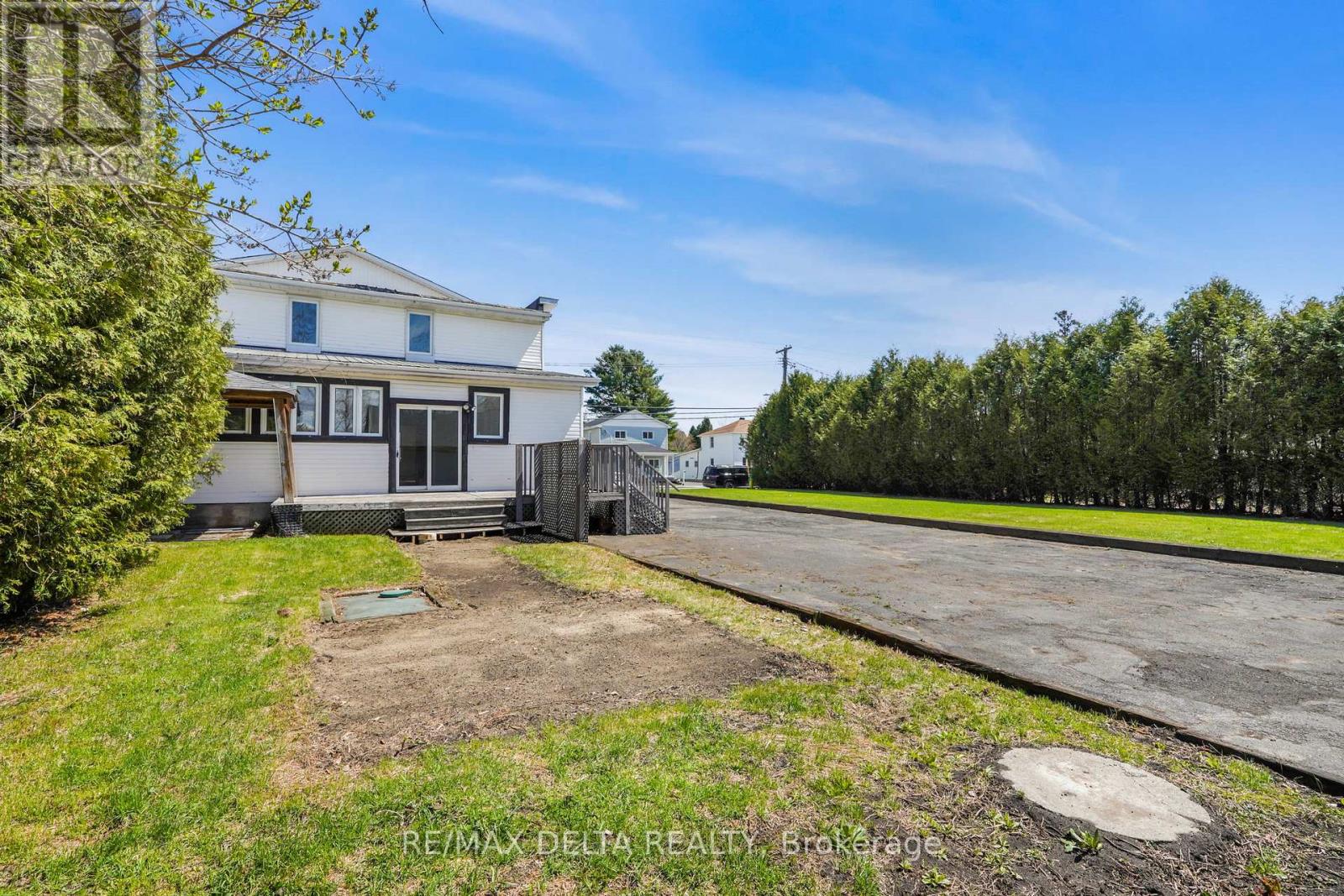 3668 Champlain Street Property Photo 4