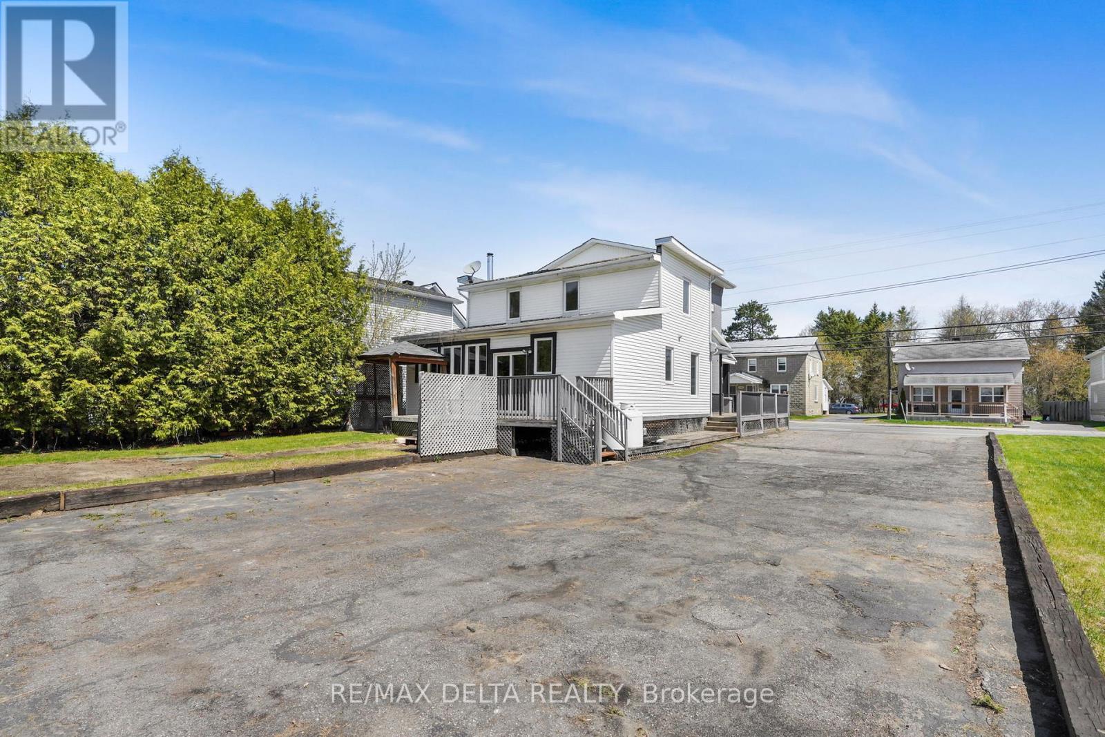 3668 Champlain Street Property Photo 5