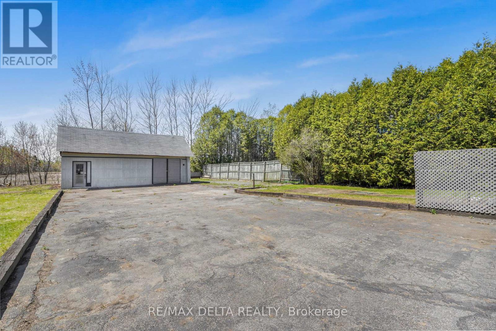 3668 Champlain Street Property Photo 6