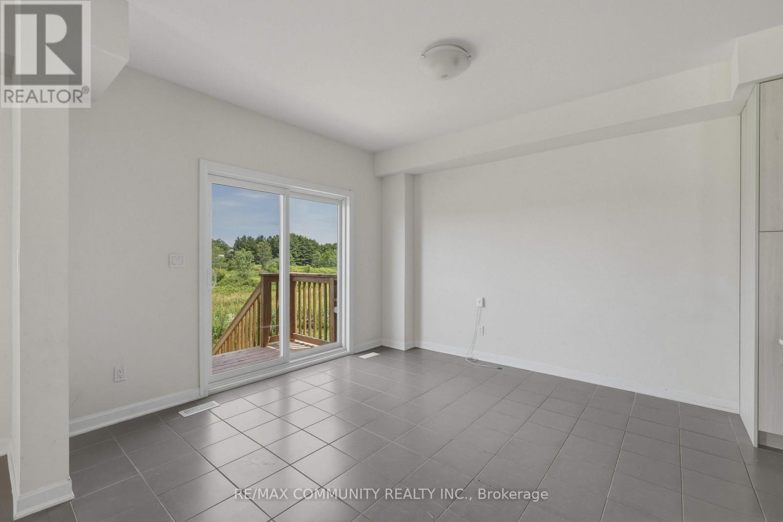 110 Oakmont Drive Property Photo 9