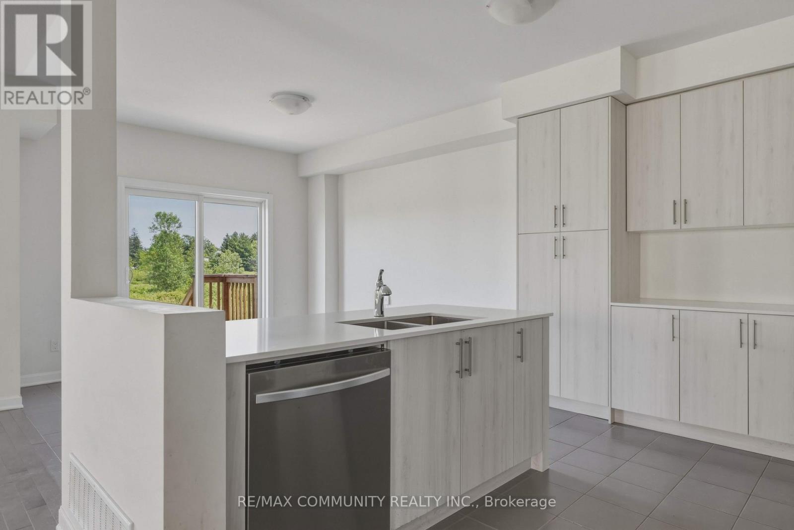 110 Oakmont Drive Property Photo 10