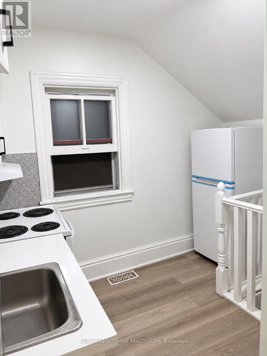 70 WELLINGTON STREET S Property Photo 1