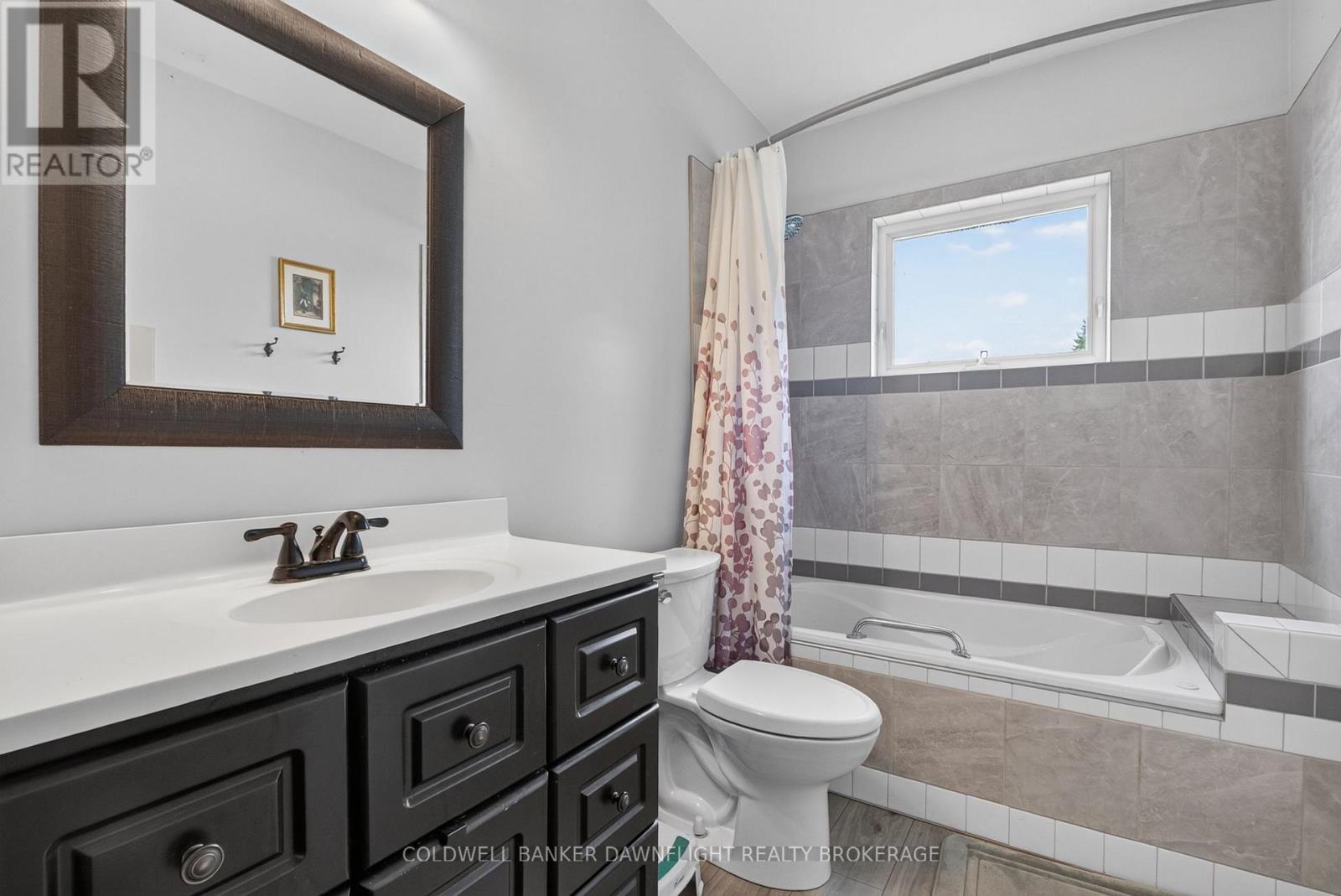 5740 32 Line Property Photo 14