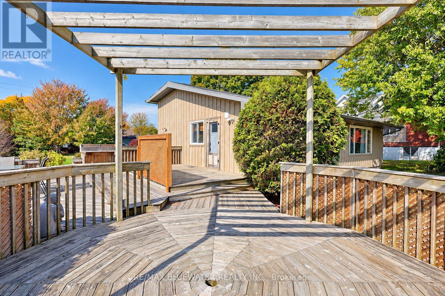 71251 Bluewater Highway Property Photo 3