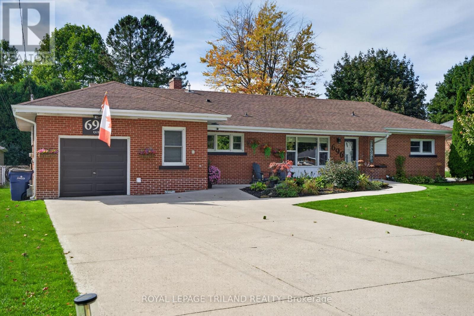 696 Queen Street Property Photo 2