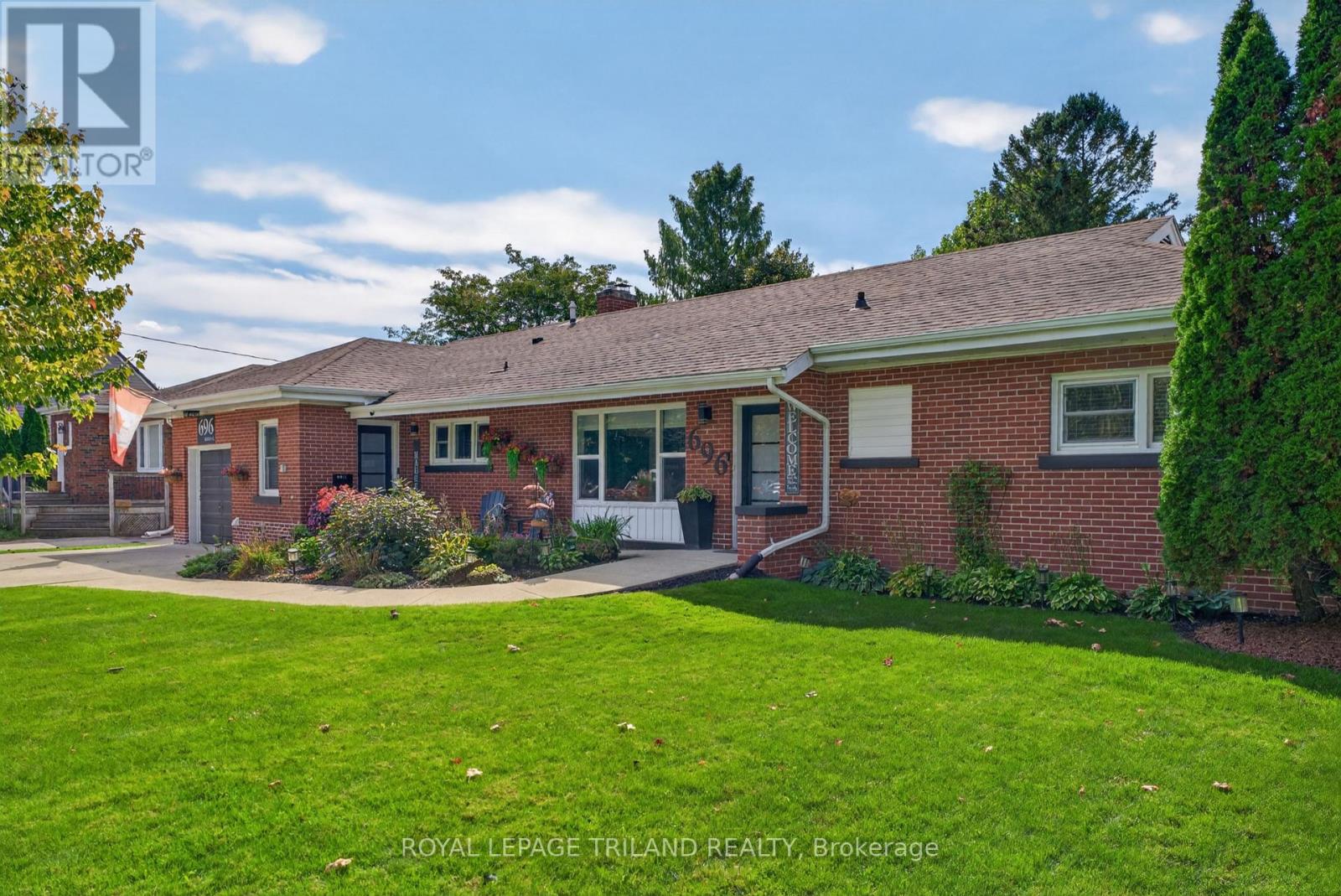696 Queen Street Property Photo 5