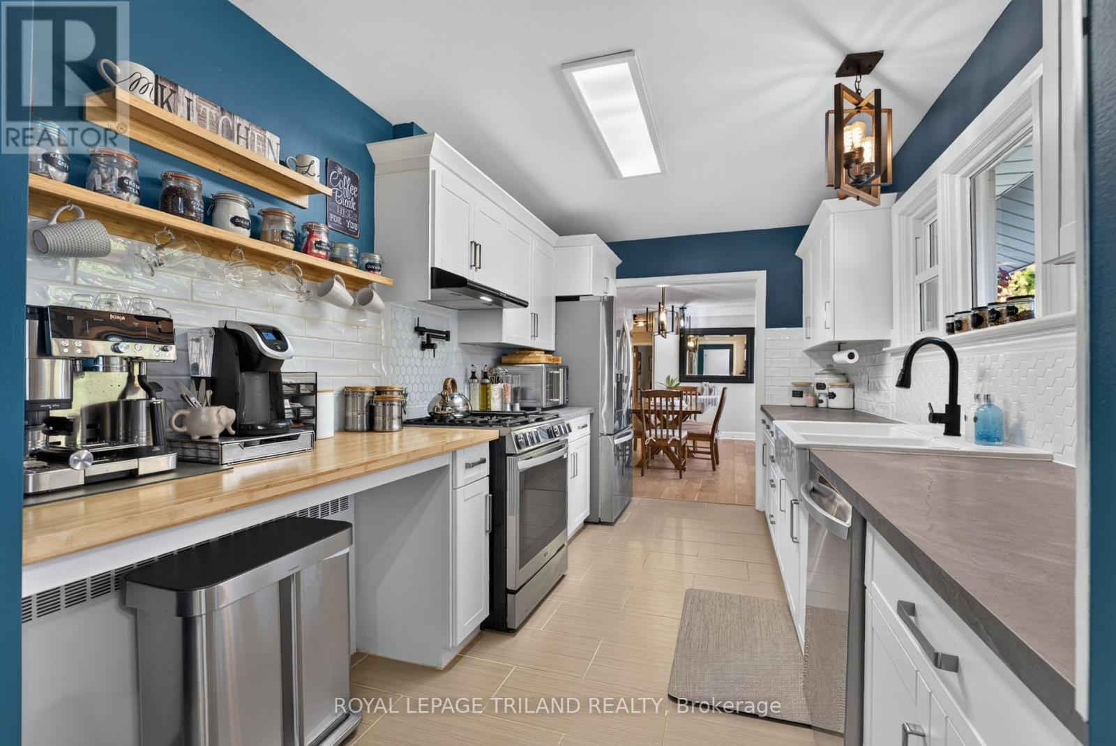 696 Queen Street Property Photo 13