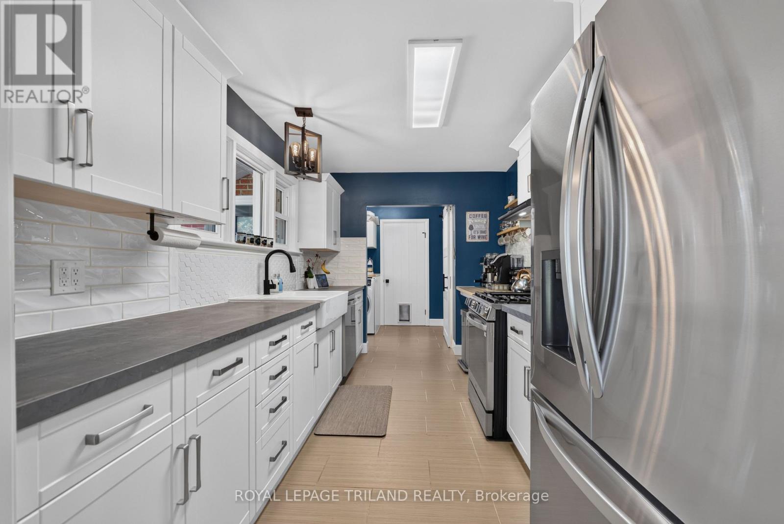 696 Queen Street Property Photo 14